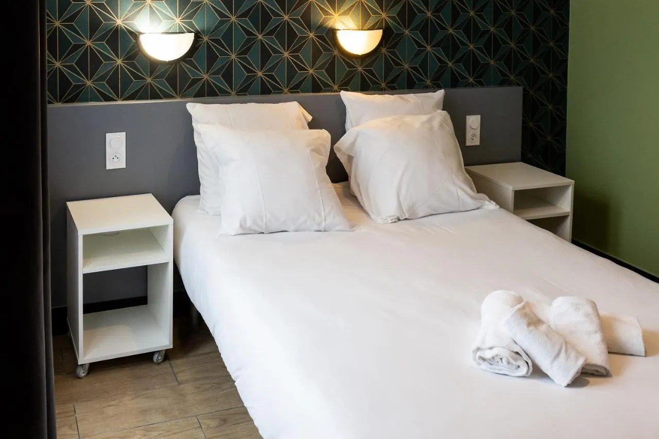 Hotel Luxia Paris 2*,