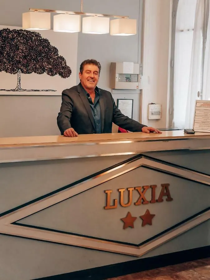Hotel Luxia Paris 2*,