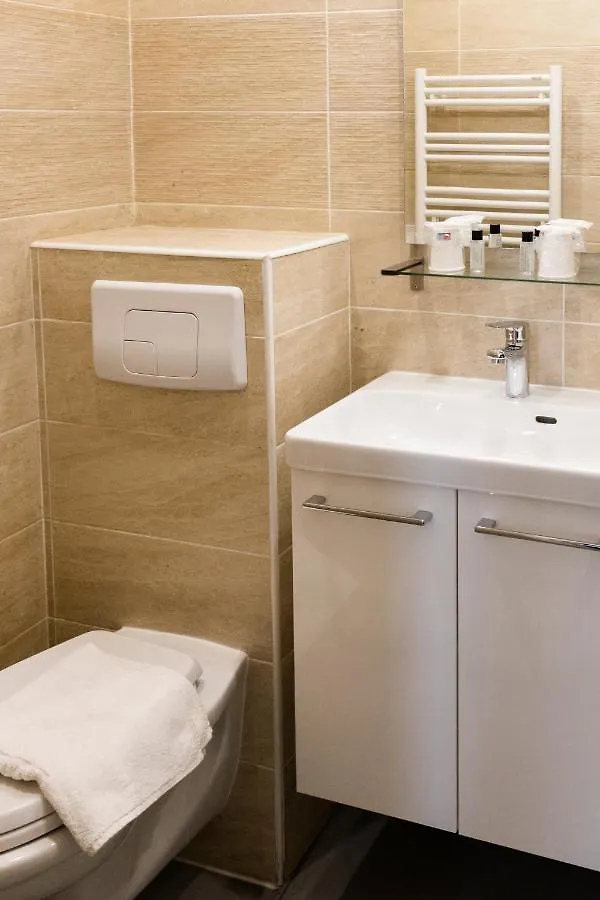Hotel Luxia Párizs 2*,  Franciaország